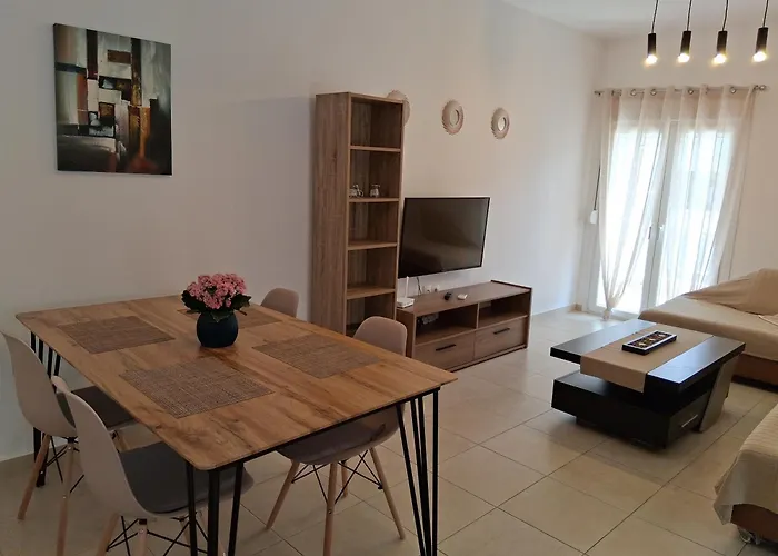 Evi's Peraía