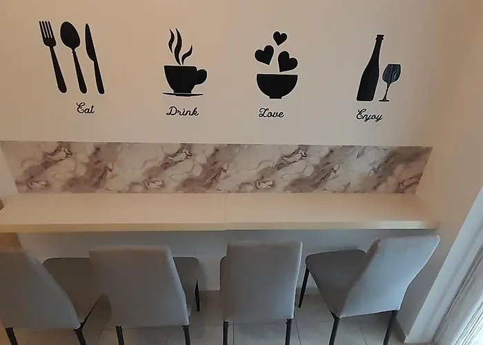 아파트 Evi's Peraía