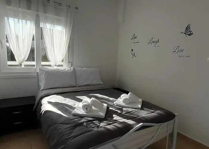 Evi's 아파트 Peraía